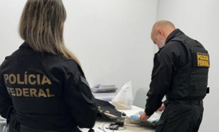 Chefe da Polícia Civil do Espírito Santo é alvo de denúncia na PF por suspeita de coação e obstrução de investigação. Entenda o caso.