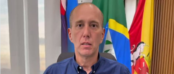 Prefeito de Sorocaba, Rodrigo Manga, é afastado por 180 dias durante a Operação Copia e Cola, que investiga suspeitas de fraudes em contratos de saúde; vice-prefeito Fernando Neto assume interinamente.