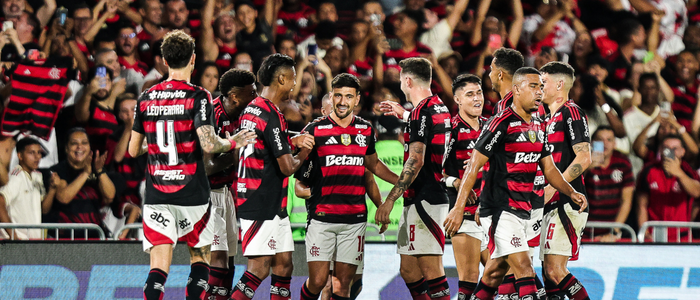 Flamengo vence o Sport por 3 a 0 e encosta no líder após festa no Maracanã