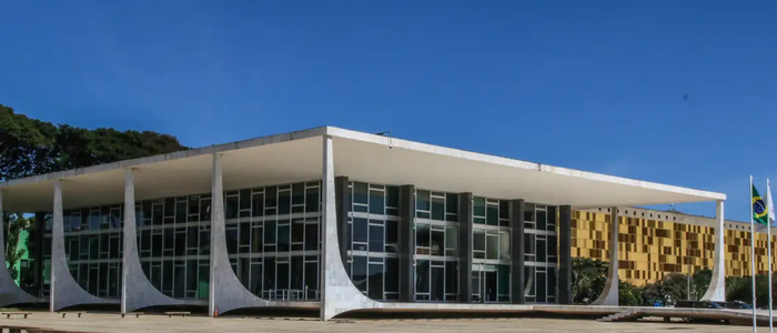 STF estabelece que recreio de professores de escolas e faculdades particulares é, em regra, parte da jornada de trabalho, mas permite exceções quando comprovado uso pessoal do tempo.