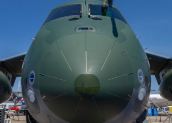 Indústria nacional se consolida com aviões, navios e sistemas de cibersegurança, impulsionando vendas para mais de 140 países