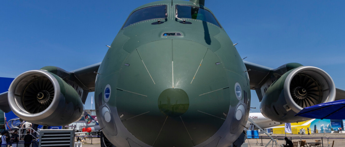 Indústria nacional se consolida com aviões, navios e sistemas de cibersegurança, impulsionando vendas para mais de 140 países