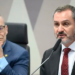 A Polícia Federal deflagra Operação Compliance Zero contra fraudes financeiras que podem ter movimentado R$ 12 bilhões, com prisões de executivos e liquidação extrajudicial do Banco Master.