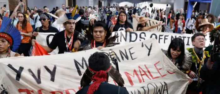 Indígenas protestam na COP30 e cobram demarcação de terras e fim da mineração canadense