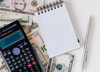 Mercado tem dia de nervosismo: dólar dispara e bolsa perde os 155 mil pontos