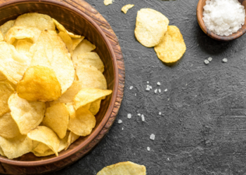 Consumo de ultraprocessados no Brasil sobe de 10% para 23% da dieta desde os anos 1980. Estudo internacional relaciona alimentos industrializados a obesidade, diabetes e câncer.