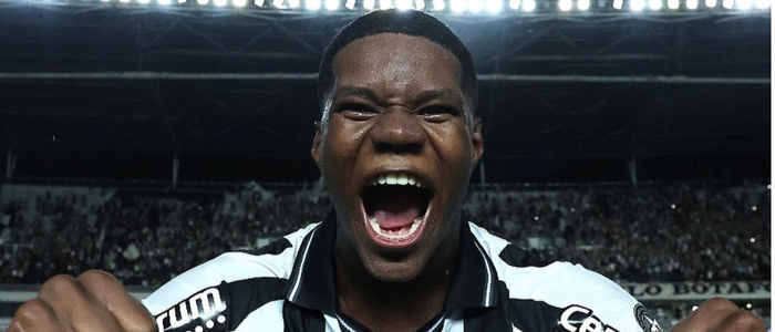 Botafogo vence o Sport de virada por 3 a 2 no Nilton Santos, com destaque para o jovem atacante José Kadir, que marcou dois gols. Alvinegro sobe para 5ª na Série A.
