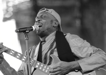 Jimmy Cliff, cantor jamaicano e ícone do reggae mundial, morreu aos 81 anos. Conhecido por hits como “I Can See Clearly Now”, ele deixa legado musical e forte conexão com o Brasil.
