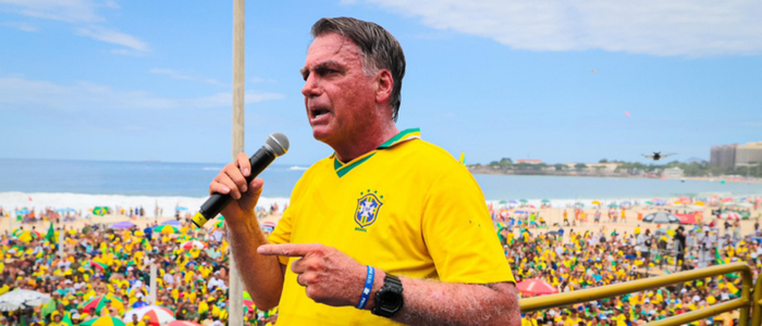 A Primeira Turma do STF inicia julgamento virtual sobre a prisão preventiva de Jair Bolsonaro. Até o momento, dois votos favoráveis foram registrados, destacando descumprimento de medidas cautelares e risco de desordem pública.