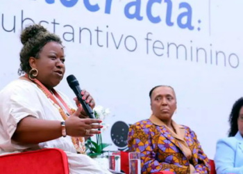 Macaé Evaristo, ministra dos Direitos Humanos, reforça protagonismo feminino e igualdade racial, destacando a importância da Marcha das Mulheres Negras por reparação e bem-viver.