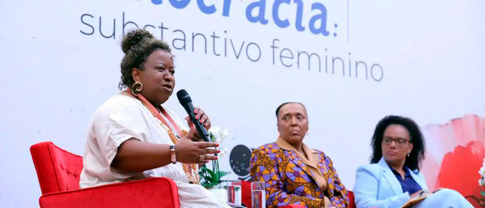Macaé Evaristo, ministra dos Direitos Humanos, reforça protagonismo feminino e igualdade racial, destacando a importância da Marcha das Mulheres Negras por reparação e bem-viver.