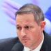 O deputado Guilherme Derrite revisou o PL Antifacção para permitir que a Polícia Federal atue com as polícias estaduais sem autorização do governador.