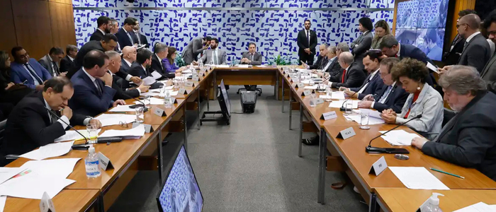 Governo federal alerta para pontos polêmicos do Projeto de Lei Antifacção, incluindo atuação da Polícia Federal e aplicação da Lei Antiterrorismo, enquanto Câmara busca consenso para votação.