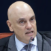 Ministro do STF, Alexandre de Moraes, determina que militares não usarão uniforme durante interrogatórios em processos civis, garantindo direitos constitucionais e evitando conflito institucional.