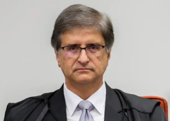Supremo Tribunal Federal continua julgamento do Núcleo 3 da trama golpista, com procurador-geral pedindo condenação de militares e policial federal por tentativa de golpe contra a democracia e ameaças a autoridades.