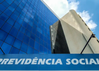 O governo federal prorrogou até 14 de fevereiro de 2026 o prazo para aposentados e pensionistas solicitarem ressarcimento de descontos indevidos do INSS. Cerca de 4,8 milhões ainda podem requerer a devolução.