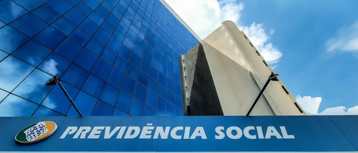 O governo federal prorrogou até 14 de fevereiro de 2026 o prazo para aposentados e pensionistas solicitarem ressarcimento de descontos indevidos do INSS. Cerca de 4,8 milhões ainda podem requerer a devolução.