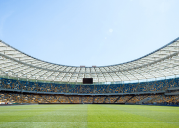 Comissão de Constituição e Justiça da Alerj aprova venda de 75 imóveis do Estado do Rio de Janeiro, incluindo Maracanã, Engenhão e Central do Brasil, para levantar recursos e reduzir dívida pública.