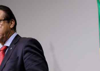 Ministro do Trabalho, Luiz Marinho, afirma que fim da escala 6x1 é inevitável e defende jornada de 40 horas semanais. Ele também critica a pejotização e defende proteção aos trabalhadores.