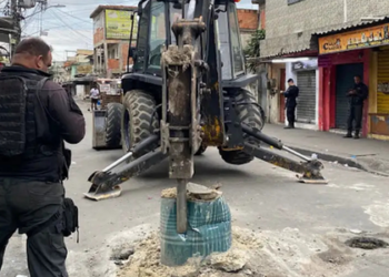 O Senado aprovou o PL 3191/24, que criminaliza o uso de barricadas para facilitar crimes. Projeto segue para análise da Câmara e respeita direito a protestos pacíficos.