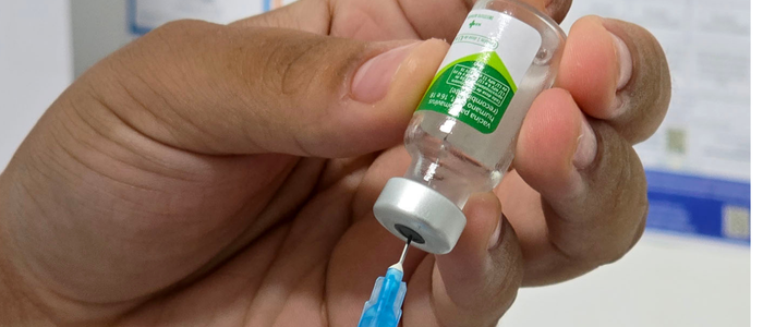 Campanha de vacinação contra o sarampo atende pessoas de 5 a 59 anos em unidades de saúde. A tríplice viral protege contra sarampo, caxumba e rubéola, e a imunização é essencial para prevenir novos casos.