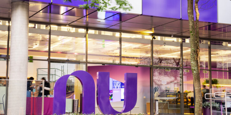 Nubank nega rumores de falência após liquidação de Banco Master e Will Bank, reforça resultados financeiros sólidos e descarta qualquer risco aos clientes.