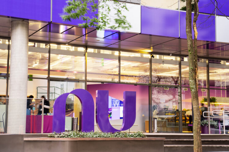 Nubank nega rumores de falência após liquidação de Banco Master e Will Bank, reforça resultados financeiros sólidos e descarta qualquer risco aos clientes.