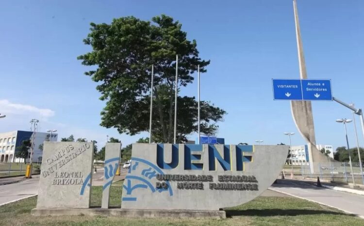 Professores da Uenf acumulam mais de 50% de perda salarial e cobram plano de cargos do governo Cláudio Castro