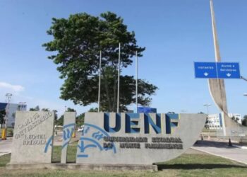 Professores da Uenf acumulam mais de 50% de perda salarial e cobram plano de cargos do governo Cláudio Castro
