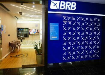 Operação aponta fraude em carteiras de crédito; dirigente do BRB e dono do Master são alvos de medidas judiciais.