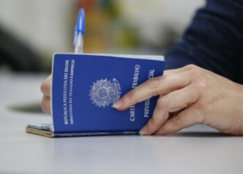 Com 660 vagas abertas, Rio das Ostras amplia oportunidades no Banco de Empregos. Veja lista de funções e documentos.