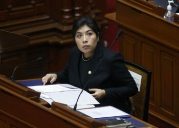 Governo peruano acusa México de ingerência política após refúgio a ex-ministra de Pedro Castillo.