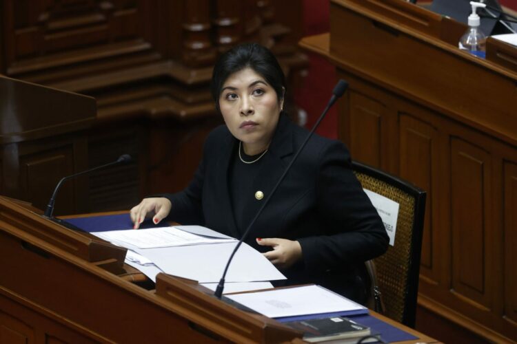Governo peruano acusa México de ingerência política após refúgio a ex-ministra de Pedro Castillo.