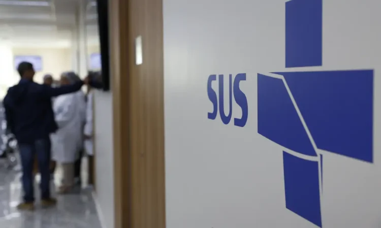Hospital das Clínicas da USP terá o primeiro hospital inteligente do SUS, com IA e rede 5G para integrar ambulâncias e equipes e acelerar o atendimento de emergências.