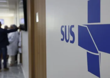 Hospital das Clínicas da USP terá o primeiro hospital inteligente do SUS, com IA e rede 5G para integrar ambulâncias e equipes e acelerar o atendimento de emergências.