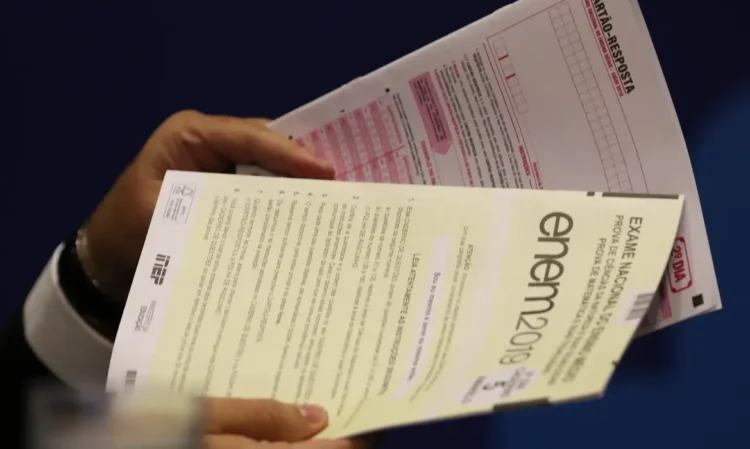 Regras do Enem 2025: documentos, caneta, itens vetados e horários do segundo dia.
