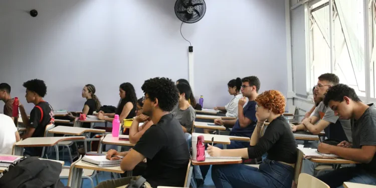 Últimos dias para participar do concurso da Alerj, que oferece 101 vagas.