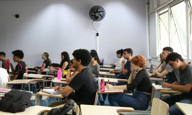 Últimos dias para participar do concurso da Alerj, que oferece 101 vagas.