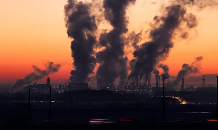 Novos relatórios indicam que o mundo segue rumo a um aumento de 2,6°C na temperatura média. Países falham em reduzir emissões e frear o uso de combustíveis fósseis.
