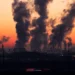 Especialistas defendem taxação sobre grandes emissores e transações financeiras para reduzir desigualdades climáticas.