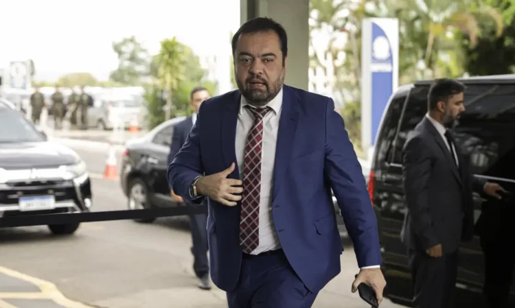 Deputados da Alerj derrubam veto de Cláudio Castro e restabelecem gratificação que bonifica policiais civis por mortes em confrontos.