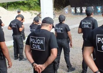 Projeto assegura integralidade por acidente em serviço e acréscimo de 10% no último posto; votação ocorrerá nas próximas semanas.