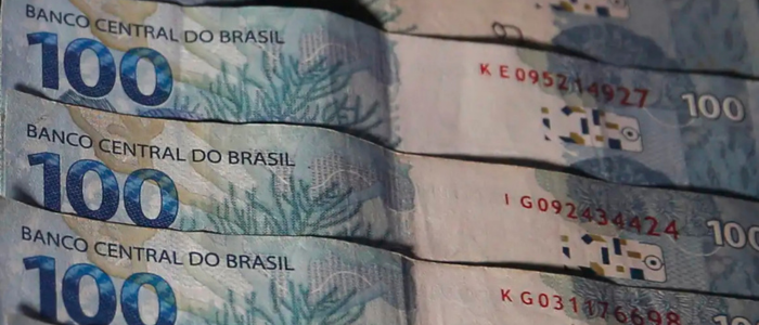 O Tesouro Nacional arrecadou US$ 2,25 bilhões em títulos sustentáveis, atraindo investidores estrangeiros e fortalecendo a imagem do Brasil em finanças verdes.