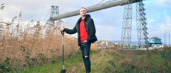 James Howells perdeu um HD com 8 mil Bitcoins e tenta recuperar a fortuna em um lixão no País de Gales. Sua jornada inspirou um documentário que promete contar uma das histórias mais curiosas da era digital.