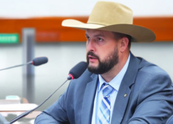 CCJ aprova PEC que cria regras especiais de jornada e descanso para motoristas profissionais de transporte de cargas e passageiros.