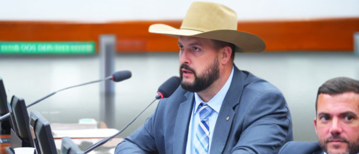 CCJ aprova PEC que cria regras especiais de jornada e descanso para motoristas profissionais de transporte de cargas e passageiros.