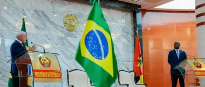 Brasil e Moçambique firmam nove novos acordos de cooperação em áreas como saúde, educação, desenvolvimento e agrofloresta. Lula destaca a retomada da relação com a África e defende atuação do BNDES no financiamento internacional.