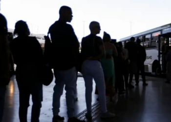Estudo da UnB, UFMG e USP defende que a tarifa zero no transporte público é financeiramente viável por meio de um fundo sustentado por empresas, sem necessidade de novos impostos ou recursos da União.