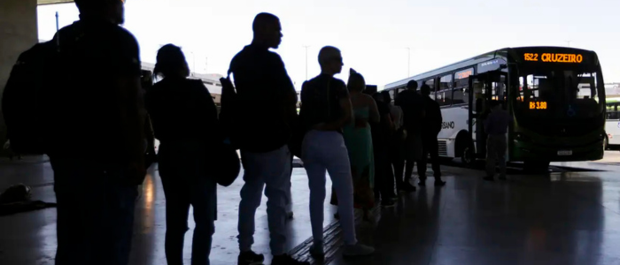 Estudo da UnB, UFMG e USP defende que a tarifa zero no transporte público é financeiramente viável por meio de um fundo sustentado por empresas, sem necessidade de novos impostos ou recursos da União.