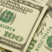 O dólar fechou a R$5,40 nesta segunda-feira, impulsionado por fatores externos e internos. Veja o que influenciou a cotação e como isso pode impactar a economia brasileira.